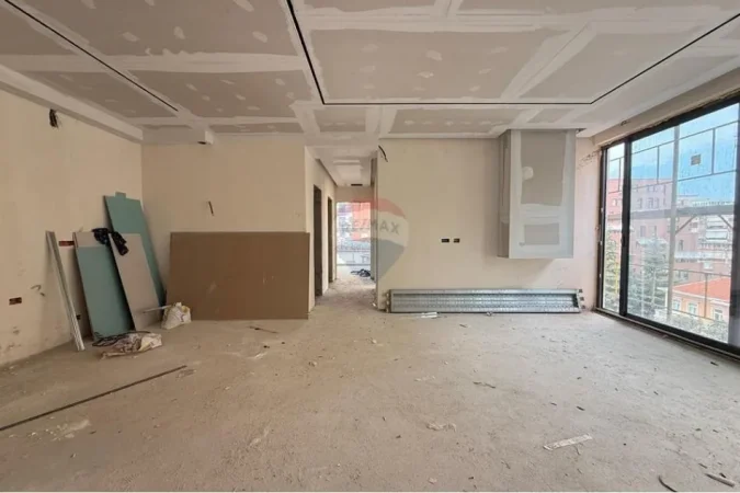 Tirane, shes apartament 2+1+Ballkon , 105 m² 