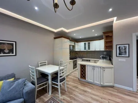 Tirane, jepet me qera apartament 1+1 Kati 9, 70 m² 700 € 