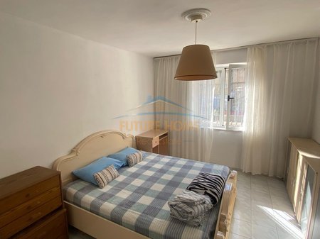 Tirane, jepet me qera apartament 2+1 Kati 2, 80 m² 550 € 