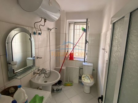 Tirane, jepet me qera apartament 2+1 Kati 2, 80 m² 550 € 