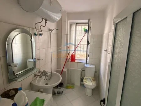 Tirane, jepet me qera apartament 2+1 Kati 2, 80 m² 550 € 