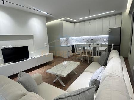 Tirane, jepet me qera apartament 2+1 Kati 6, 106 m² 800 € 