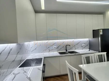 Tirane, jepet me qera apartament 2+1 Kati 6, 106 m² 800 € 