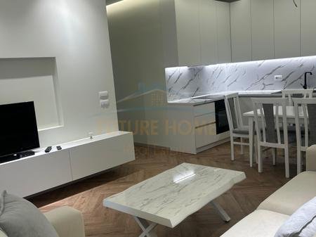 Tirane, jepet me qera apartament 2+1 Kati 6, 106 m² 800 € 