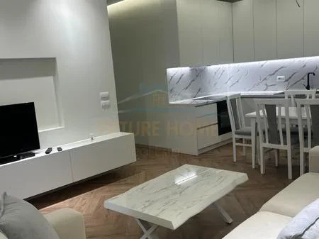 Tirane, jepet me qera apartament 2+1 Kati 6, 106 m² 800 € 