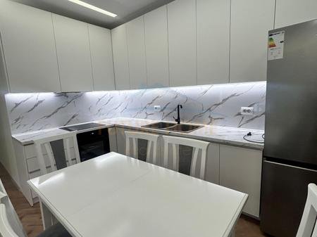 Tirane, jepet me qera apartament 2+1 Kati 6, 106 m² 800 € 