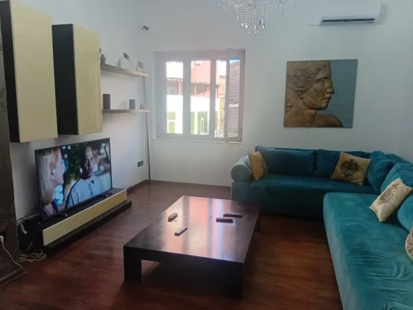 Tirane, jepet me qera apartament 2+1+Ballkon Kati 3, 120 m² 1.200 € (rruga e barrikadave)