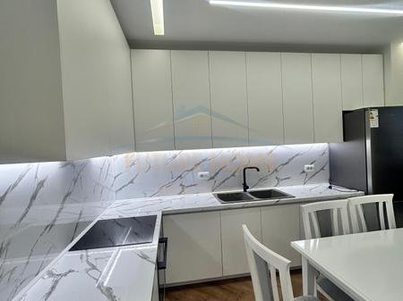 Tirane, jepet me qera apartament 1+1 Kati 7, 65 m² 450 € 