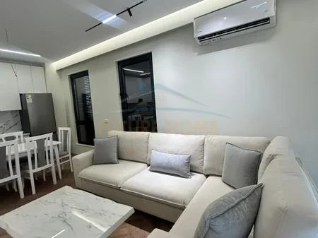 Tirane, jepet me qera apartament 1+1 Kati 7, 65 m² 450 € 