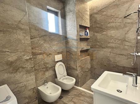 Tirane, jepet me qera apartament 1+1 Kati 7, 65 m² 450 € 