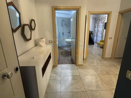 Tirane, jepet me qera apartament 2+1 Kati 5, 92 m² 600 € 