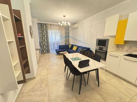Tirane, jepet me qera apartament 2+1 Kati 5, 92 m² 600 € 