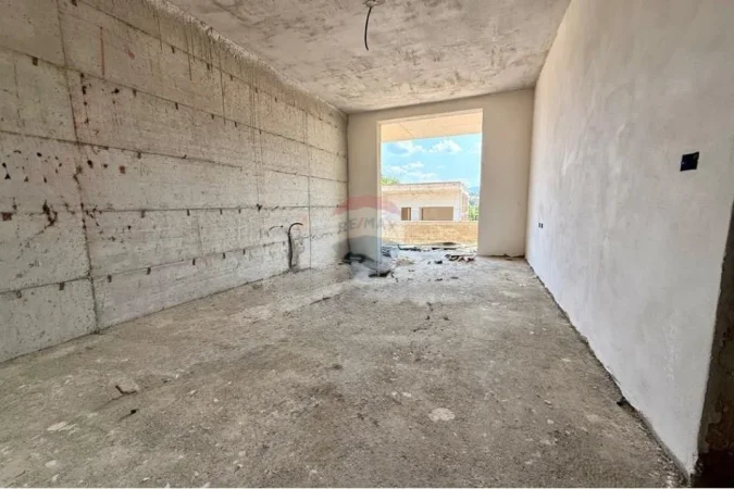 Tirane, shitet Vile 4+1+Aneks+Ballkon Kati 1, 203 m² 505.000 € (teg)