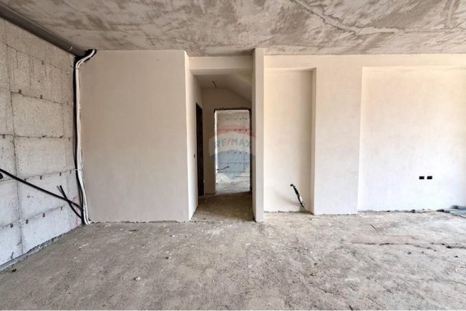 Tirane, shitet Vile 4+1+Aneks+Ballkon Kati 1, 203 m² 505.000 € (teg)