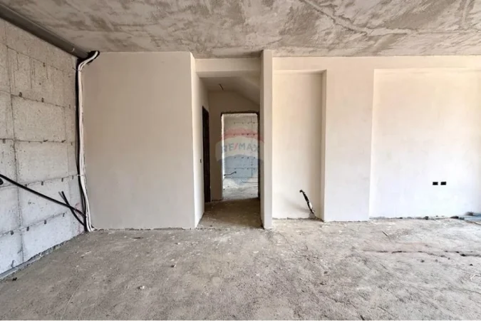 Tirane, shitet Vile 4+1+Aneks+Ballkon Kati 1, 203 m² 505.000 € (teg)