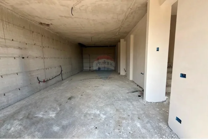 Tirane, shitet Vile 4+1+Aneks+Ballkon Kati 1, 203 m² 505.000 € (teg)