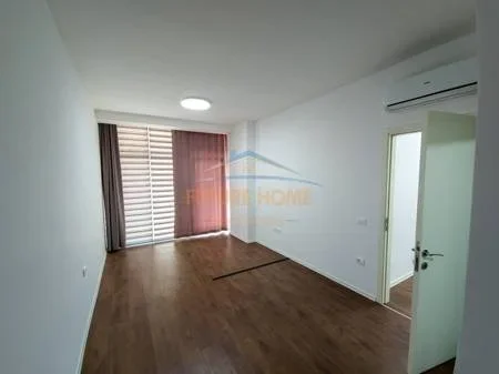 Tirane, jepet me qera ambjent biznesi Kati 2, 98 m² 900 € 