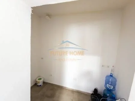 Tirane, jepet me qera ambjent biznesi Kati 2, 98 m² 900 € 