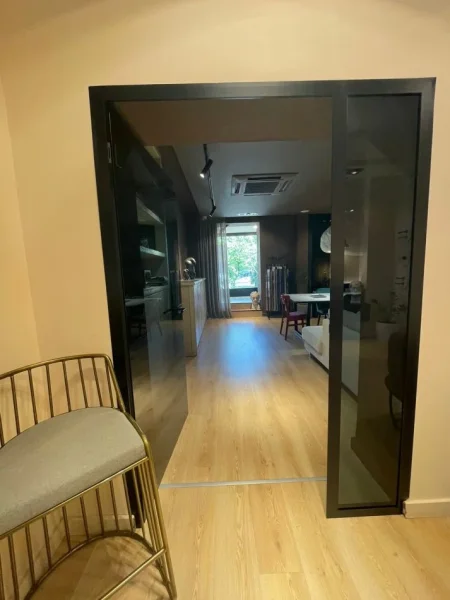 Tirane, jepet me qera ambjent biznesi Kati 2, 100 m² 2.000 € (rruga vaso pasha)