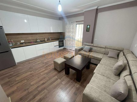 Tirane, jepet me qera apartament 2+1 Kati 3, 114 m² 600 € 
