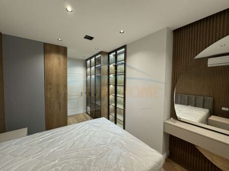 Tirane, jepet me qera apartament 3+1 Kati 5, 120 m² 700 € 