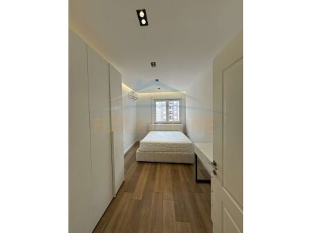 Tirane, jepet me qera apartament 3+1 Kati 5, 120 m² 700 € 