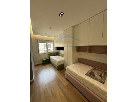Tirane, jepet me qera apartament 3+1 Kati 5, 120 m² 700 € 