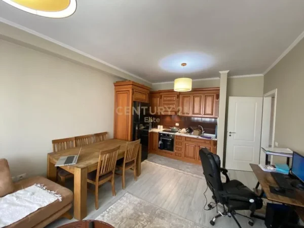 Tirane, shitet apartament 2+1 Kati 8, 87 m² 158.000 € (5 Maji)