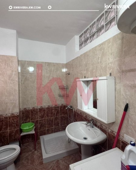 Durres, jap me qera apartament 2+1 , 80 m² 400 € (Prane Poliklinikes Durres)