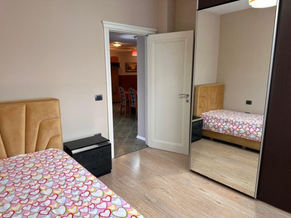 Tirane, jepet me qera 2+1+Ballkon Kati 2, 85 m² 650 € (Bill klinton)