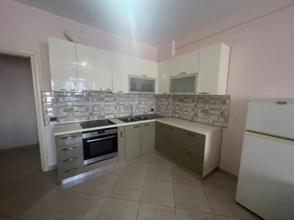 Tirane, shitet apartament 1+1 Kati 8, 77 m² 105.000 € 