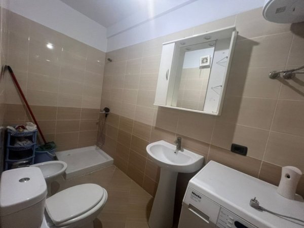Tirane, shitet apartament 1+1 Kati 8, 77 m² 105.000 € 
