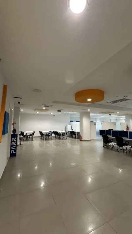 Tirane, jap me qera ambjent biznesi , 1.400 m² 11.200 € (Tek Bulevardi Gjergj Fishta)