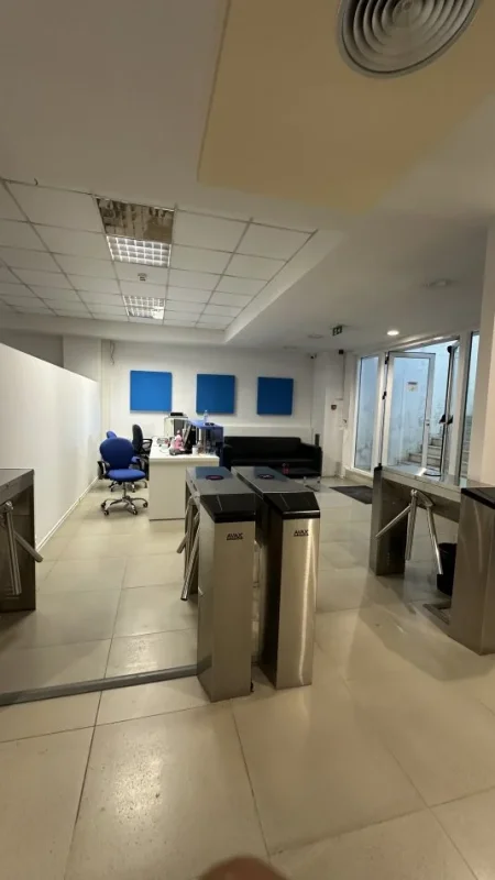 Tirane, jepet me qera ambjent biznesi , 1.400 m² 11.200 € (Tek Bulevardi Gjergj Fishta)