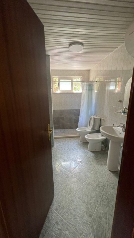 Tirane, jepet me qera apartament 1+1+Ballkon Kati 1, 80 m² 430 € (Komuna e Parisit)