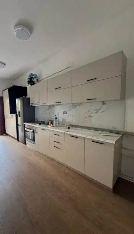 Tirane, jepet me qera apartament 1+1 Kati 1, 460 € 