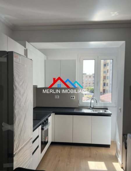 Tirane, jepet me qera apartament 2+1+Ballkon Kati 2, 90 m² 950 € (RR. MALIQ MUCA,BULEVARDI ZOGU I PARE)