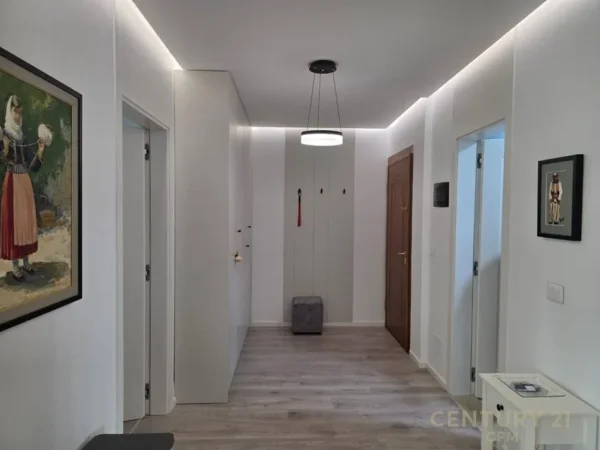 Tirane, jepet me qera apartament 1+1 Kati 5, 77 m² 1.400 € (Rruga e Elbasanit)