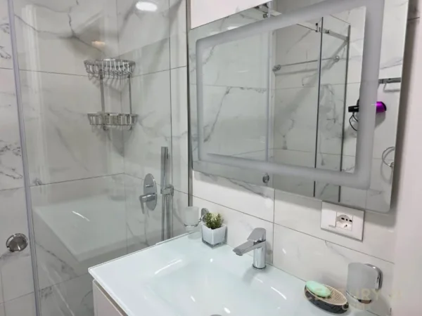 Tirane, jepet me qera apartament 1+1 Kati 5, 77 m² 1.400 € (Rruga e Elbasanit)