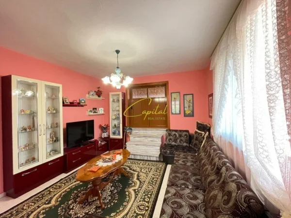 Tirane, jepet me qera apartament 2+1 Kati 2, 140 m² 500 € (ISH TREGU ELEKTRIK)