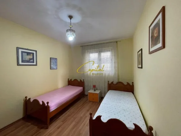 Tirane, jepet me qera apartament 2+1 Kati 2, 140 m² 500 € (ISH TREGU ELEKTRIK)