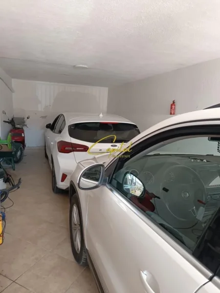 Tirane, jepet me qera apartament 2+1 Kati 2, 140 m² 500 € (ISH TREGU ELEKTRIK)