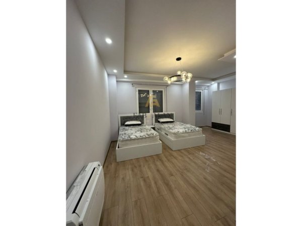 Tirane, jepet me qera apartament 2+1 Kati 7, 127 m² 600 € (Kamez)