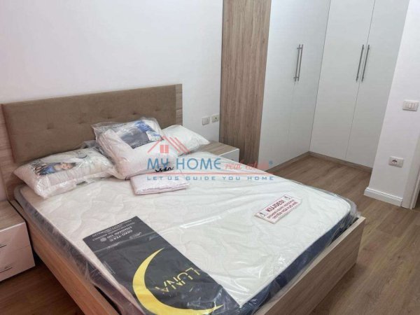 Tirane, jepet me qera apartament 2+1+Ballkon , 88 m² 450 € (Fresk)