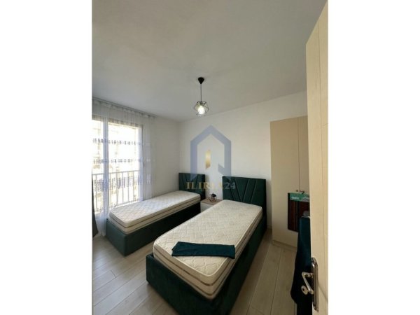 Tirane, jap me qera apartament 2+1+Ballkon Kati 7, 110 m² 650 € (Ish Fusha e Aviacionit)