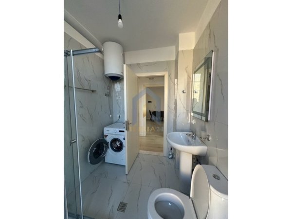 Tirane, jap me qera apartament 2+1+Ballkon Kati 7, 110 m² 650 € (Ish Fusha e Aviacionit)