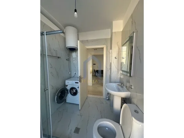 Tirane, jap me qera apartament 2+1+Ballkon Kati 7, 110 m² 650 € (Ish Fusha e Aviacionit)