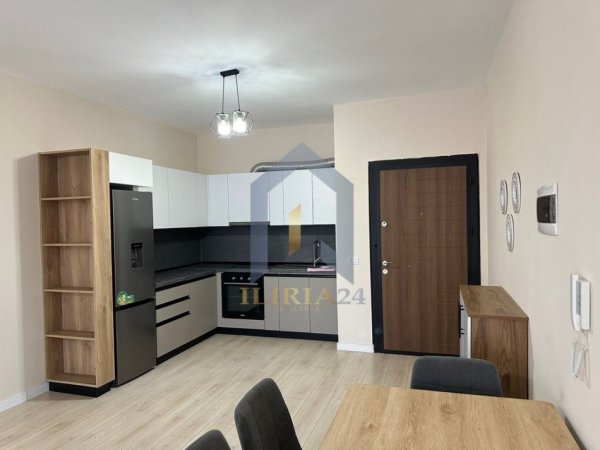 Tirane, jap me qera apartament 2+1+Ballkon Kati 7, 110 m² 650 € (Ish Fusha e Aviacionit)