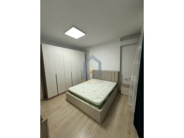 Tirane, jap me qera apartament 2+1+Ballkon Kati 7, 110 m² 650 € (Ish Fusha e Aviacionit)