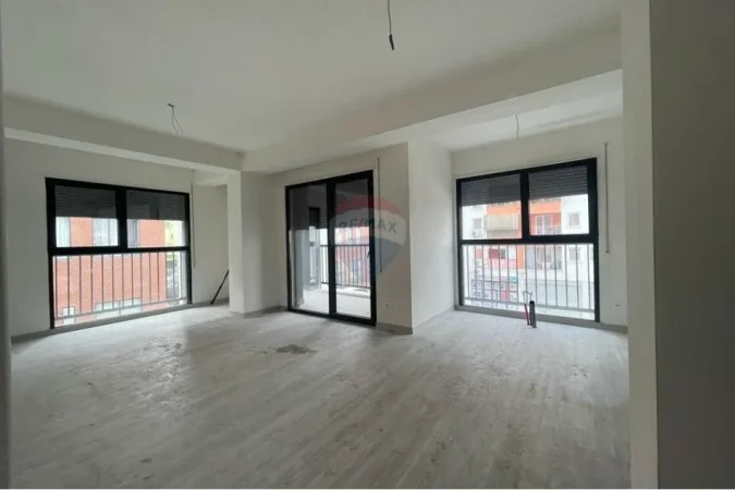 Tirane, shes apartament 3+1+Aneks+Ballkon Kati 1, 148 m² 250.000 € (bulevardi i ri)